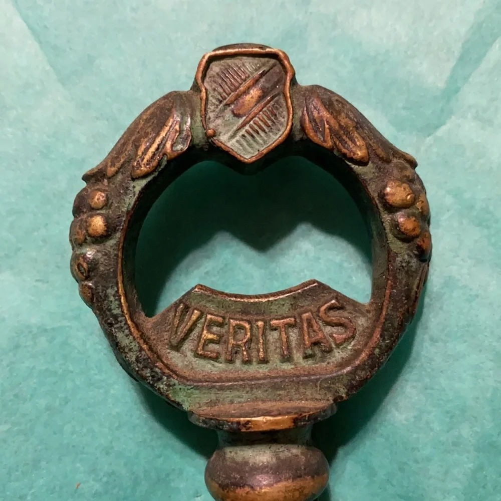 Cool wine cork opener, heavy metal pieces (2)